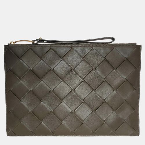 Maxi Intrecciato Leather Clutch Bag - Bottega Veneta - Modalova