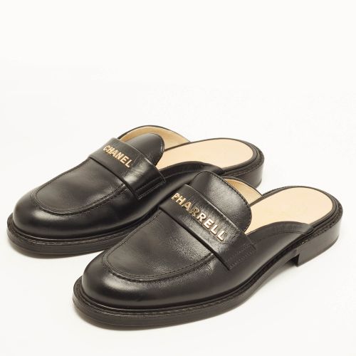 X Pharrell Size 41 Leather Mules - Chanel - Modalova