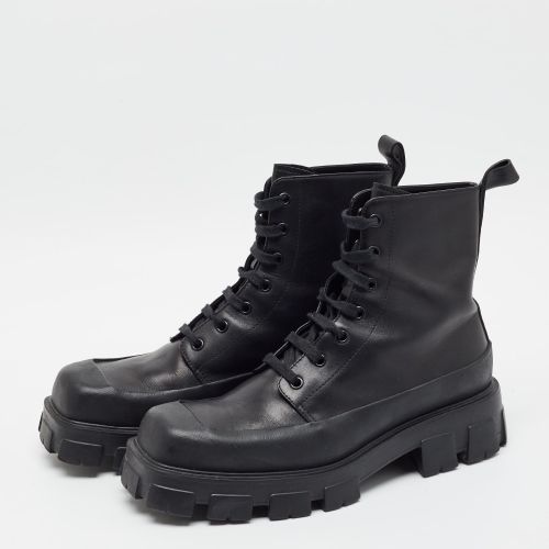 Size 45 Leather and Rubber Square Toe Combat Boots - Prada - Modalova
