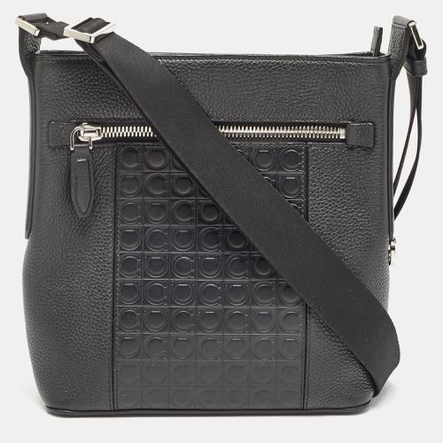 Salvatore Ferragamo Black Gancini Embossed Leather Messenger Bag - Salvatore Ferragamo - Modalova