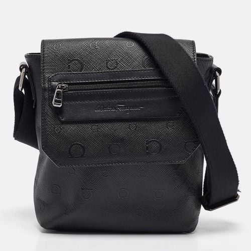 Salvatore Ferragamo Black Gancini Embossed Leather Flap Messenger Bag - Salvatore Ferragamo - Modalova