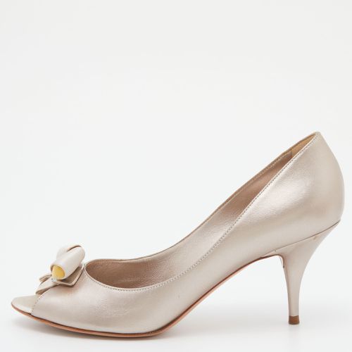 Casadei Metallic Leather and Satin Bow Peep Toe Pumps Size 39 - Casadei - Modalova