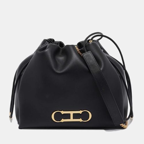 CH Carolina Herrera Black Leather Medium Initials Insignia Soft Bucket Bag - CH Carolina Herrera - Modalova