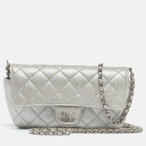 Chanel Silver Iridescent Caviar Quilted Leather Glassed Case with Chain - Chanel - Modalova