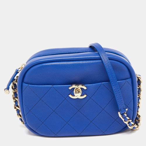 Quilted Leather Small Casual Trip Camera Crossbody Bag - Chanel - Modalova