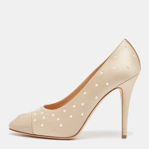 Chanel Beige Satin Pearl Embellished CC Cap Toe Pumps Size 40 - Chanel - Modalova