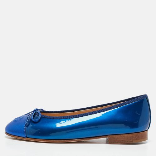 Chanel Blue Patent and Leather CC Cap Toe Bow Ballet Flats Size 35.5 - Chanel - Modalova