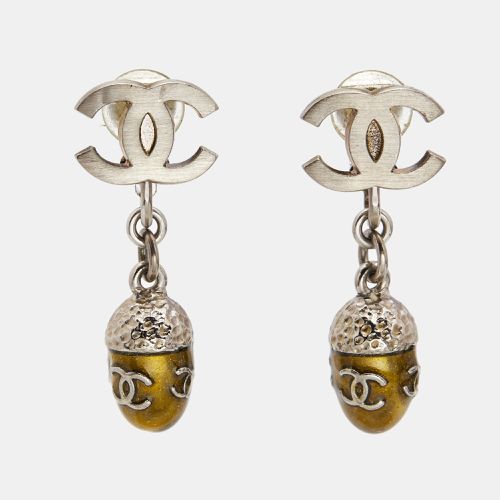 Chanel CC Enamel Silver Tone Drop Clip On Earrings - Chanel - Modalova