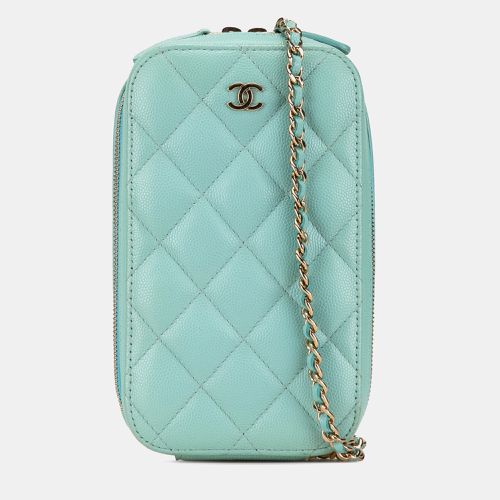 Chanel CC Quilted Caviar Zip Phone Case Bag - Chanel - Modalova