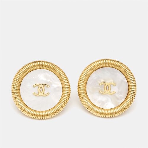 CC Mother of Pearl Tone Clip On Earrings - Chanel - Modalova