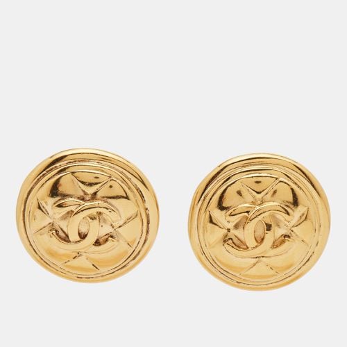 Chanel CC Coco Medallion Gold Tone Clip On Earrings - Chanel - Modalova