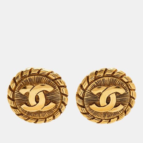 Chanel CC Medallion Gold Tone Clip on Earrings - Chanel - Modalova