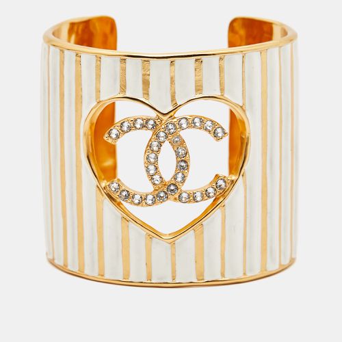 Chanel CC Heart Crystals Enamel Gold Tone Cuff Bracelet - Chanel - Modalova