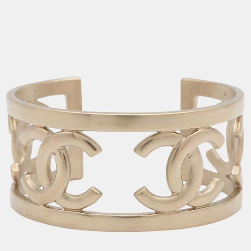 Chanel Champagne Gold Metal Cc Logo Bangle Bracelet - Chanel - Modalova