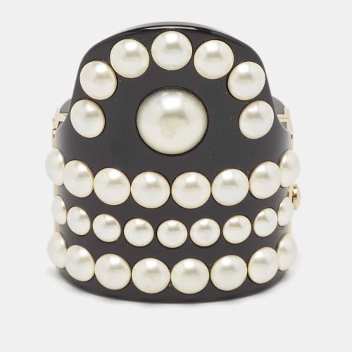 Chanel CC Black Resin Faux Pearl Gold Tone Cuff Bracelet - Chanel - Modalova