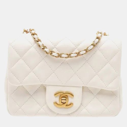 Pearl Crush Mini Rectangular Lambskin Shoulder Bag - Chanel - Modalova