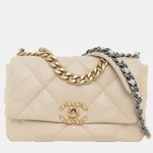 Chanel Quilted C19 Medium Flap Bag - Chanel - Modalova