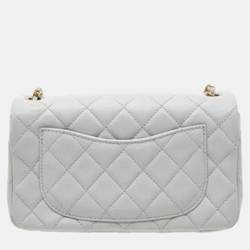 Pearl Crush Mini Rectangular Lambskin Shoulder Bag - Chanel - Modalova