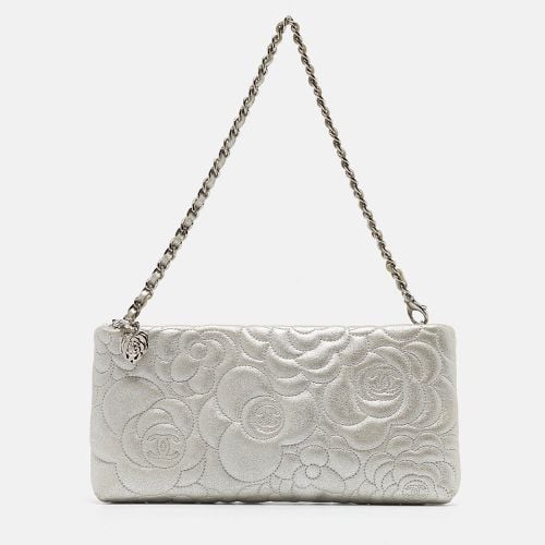 Chanel Grey Shimmer Nubuck Leather Camelia Embossed Chain Clutch - Chanel - Modalova