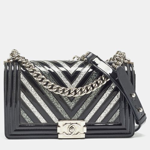 Chanel Black/Silver Chevron Patent Leather Medium Boy Flap Bag - Chanel - Modalova