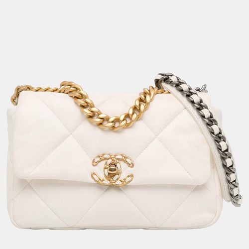 Chanel White Medium Lambskin 19 Flap - Chanel - Modalova