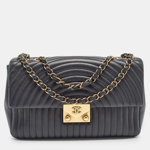 Chanel Black Quilted Leather Medium Pagoda Flap Bag - Chanel - Modalova