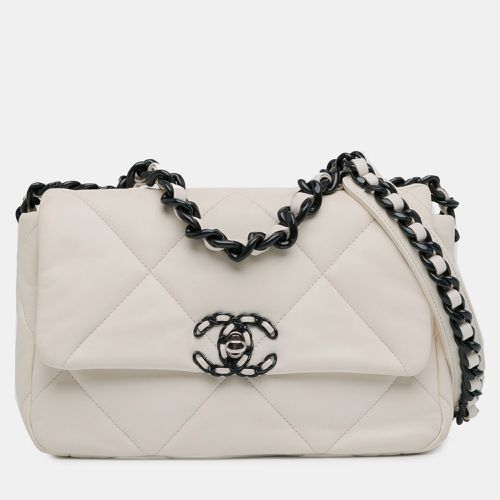 Chanel Medium Lambskin 19 Flap - Chanel - Modalova