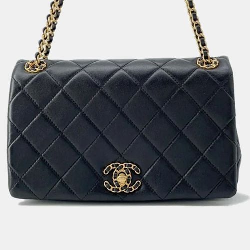 Leather On and On Flap Shoulder Bag - Chanel - Modalova