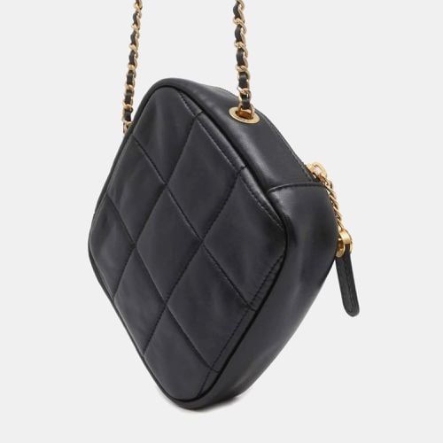 Quilted Lambskin Small Diamond Chain Crossbody Bag - Chanel - Modalova