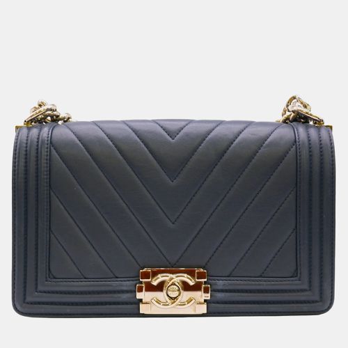 Lambskin Leather Medium Chevron Boy Shoulder Bag - Chanel - Modalova