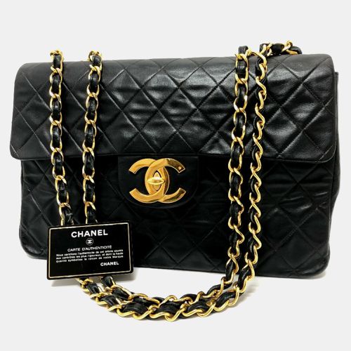 Chanel Black Quilted Lambskin Maxi Jumbo XL Classic Single Flap Bag - Chanel - Modalova