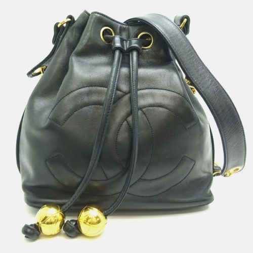 Chanel Black Lambskin Timeless CC Drawstring Shoulder Bag - Chanel - Modalova