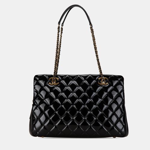 Patent Leather Paris Salzburg CC Eyelet Shoulder Bag - Chanel - Modalova