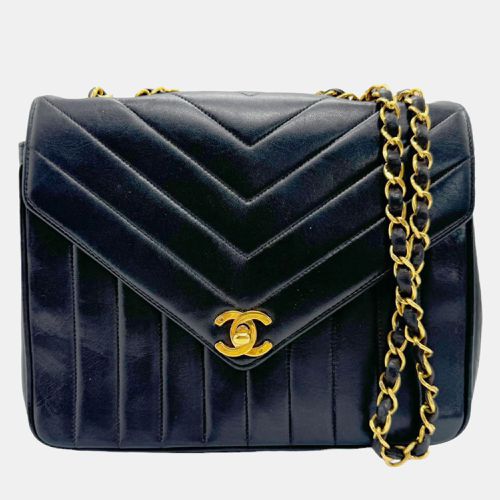 Lambskin Chevron Quilted Envelope Single Flap Bag - Chanel - Modalova