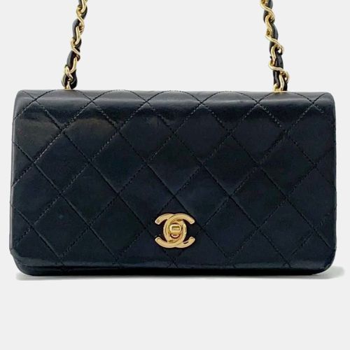 Leather Turnlock Full Flap Shoulder Bag - Chanel - Modalova