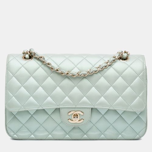 Chanel Blue Iridescent Lambskin Leather Medium Classic Double Flap Bag - Chanel - Modalova