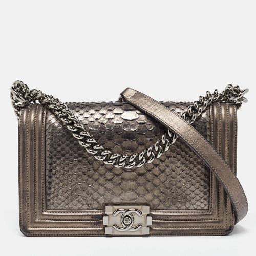 Chanel Metallic Quilted Leather Medium Boy Flap Bag - Chanel - Modalova