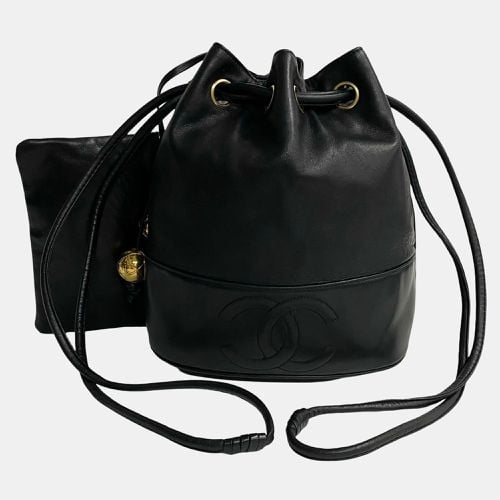 Chanel Black Leather CC Drawstring Bucket Crossbody Bag - Chanel - Modalova