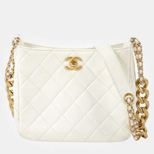 Quilted Leather CC Hobo Bag - Chanel - Modalova