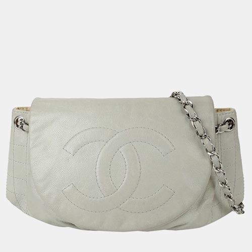 Leather CC Half Moon Flap Bag - Chanel - Modalova