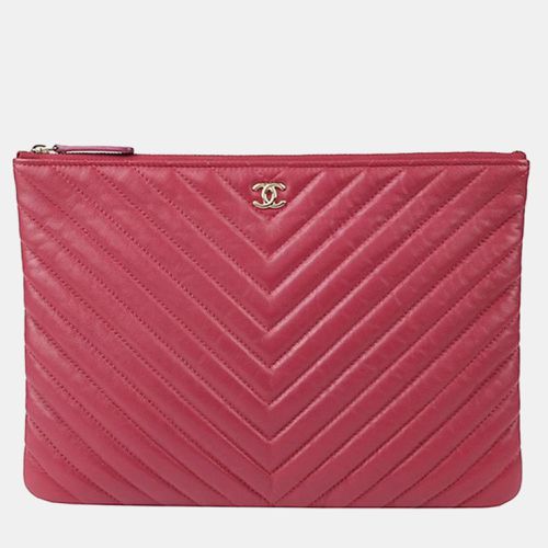 Leather Chevron New Medium Clutch - Chanel - Modalova