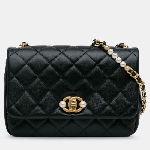 Glazed Calfskin Leather Small Imitation Pearls Flap Bag - Chanel - Modalova