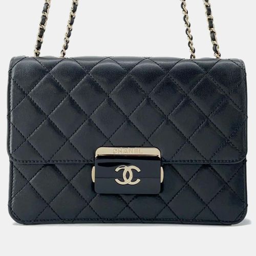 Chanel Black Quilted Leather Beauty Flap Lock Shoulder Bag - Chanel - Modalova