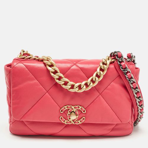 Quilted Leather Small 19 Flap Bag - Chanel - Modalova