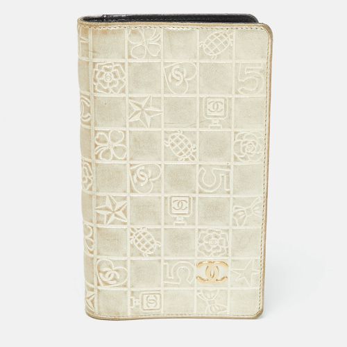 Chanel Gold Charm Icon Leather CC Bifold Wallet - Chanel - Modalova