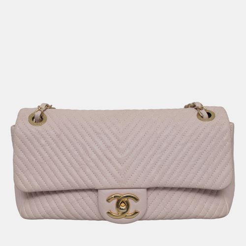 Chanel Soft Pink Leather Chevron Medium Flap Shoulder Bag - Chanel - Modalova