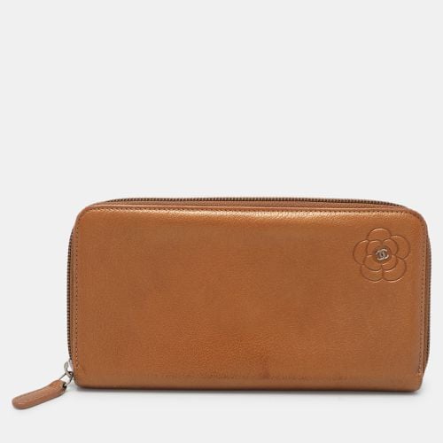 Chanel Brown Leather Camellia Zip Around Wallet - Chanel - Modalova