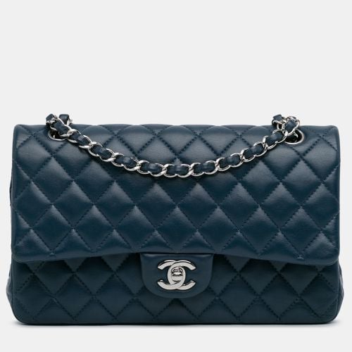 Chanel Blue Lambskin Leather Medium Classic Double Flap Bag - Chanel - Modalova