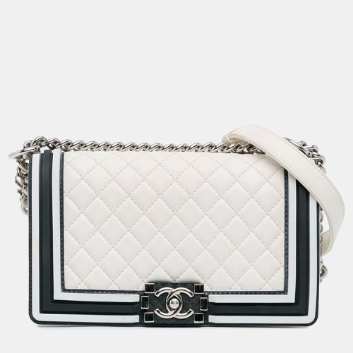 Chanel White/Black Lambskin Rubber Trim Accented Small Boy Bag - Chanel - Modalova