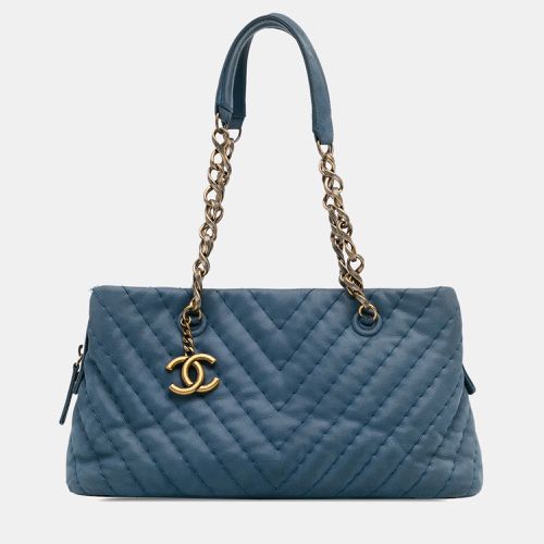 Calfskin Chevron Surpique Iridescent Small Tote Bag - Chanel - Modalova